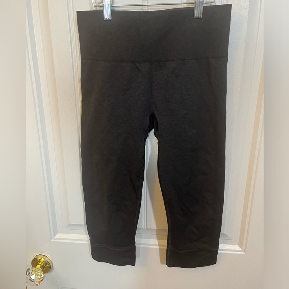 Lululemon grey size 6 compression‎ capris